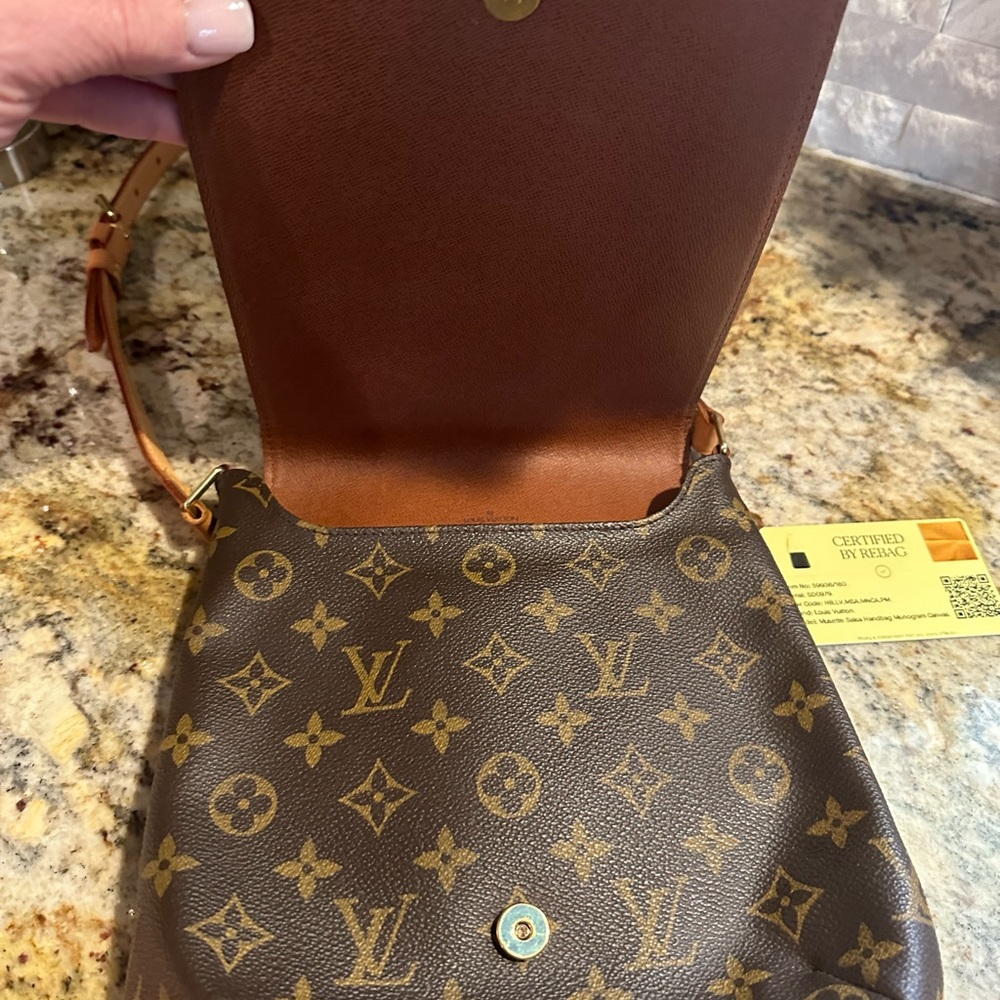 Auth Louis Vuitton Musette Salsa, ex cond10” tall x 9” wide, overall length 22” - Picture 4 of 7